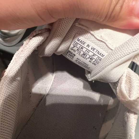 Adidas sneakers womens size 7 preloved - Picture 5 of 5